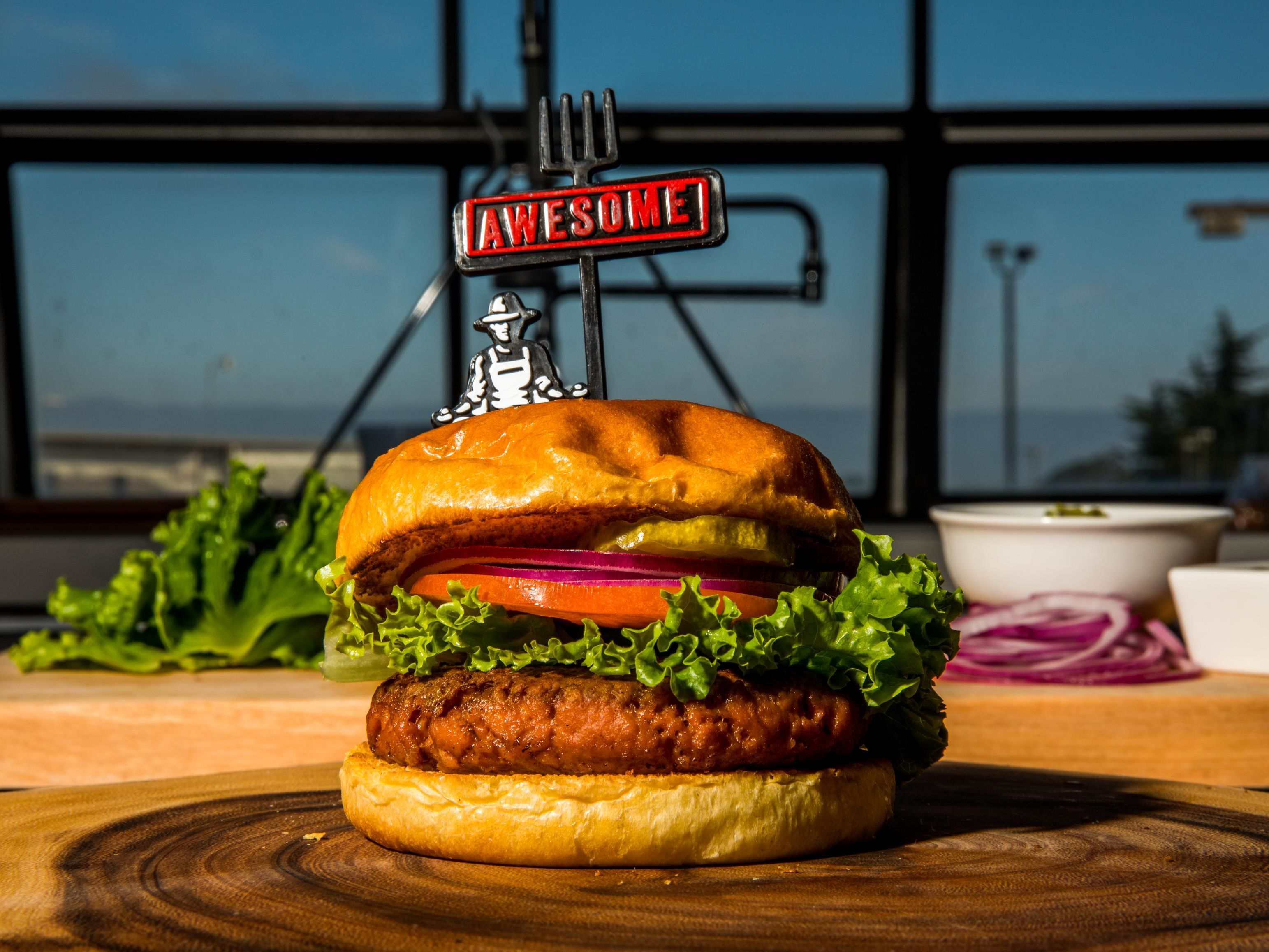 erosion hektar ude af drift Nestlé's Awesome Burger is the company's answer to the plant-based meat  craze | CNN Business
