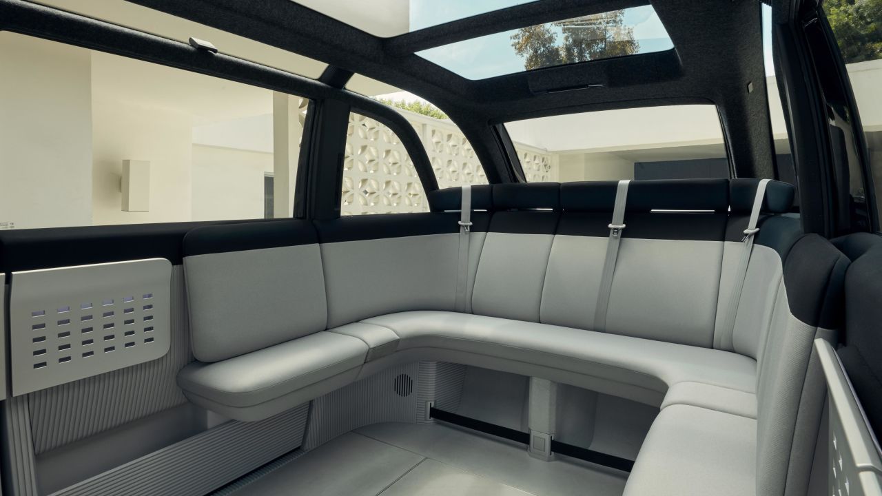 The passenger compartment is designed like a lounge area.
