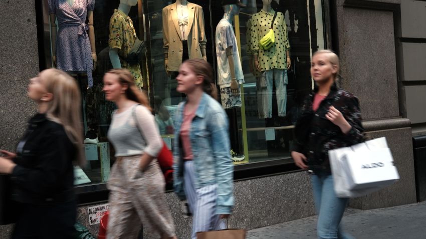 NEW YORK, NY - MAY 30: People shop along Broadway in lower Manhattan on May 30, 2019 in New York City. New numbers released by the Commerce Department on Thursday show that the U.S. economy grew by 3.1% to start the year, slightly better than expected. (Photo by Spencer Platt/Getty Images)