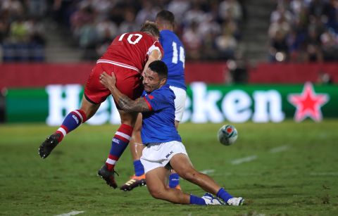 Dwayne Polataivao tackles Yury Kushnarev during the Pool A game between Russia and Samoa.