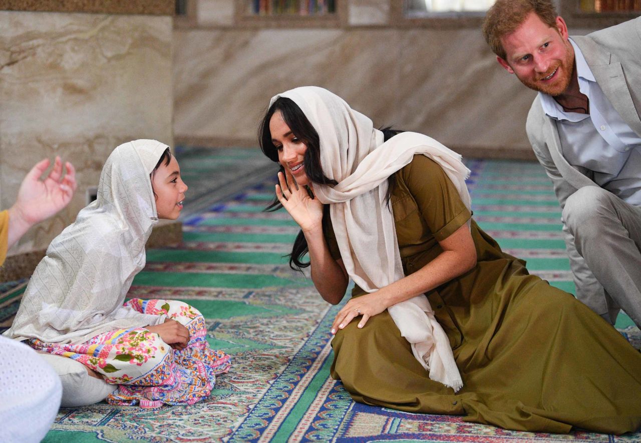 Meghan speaks to a girl at the Auwal Mosque.