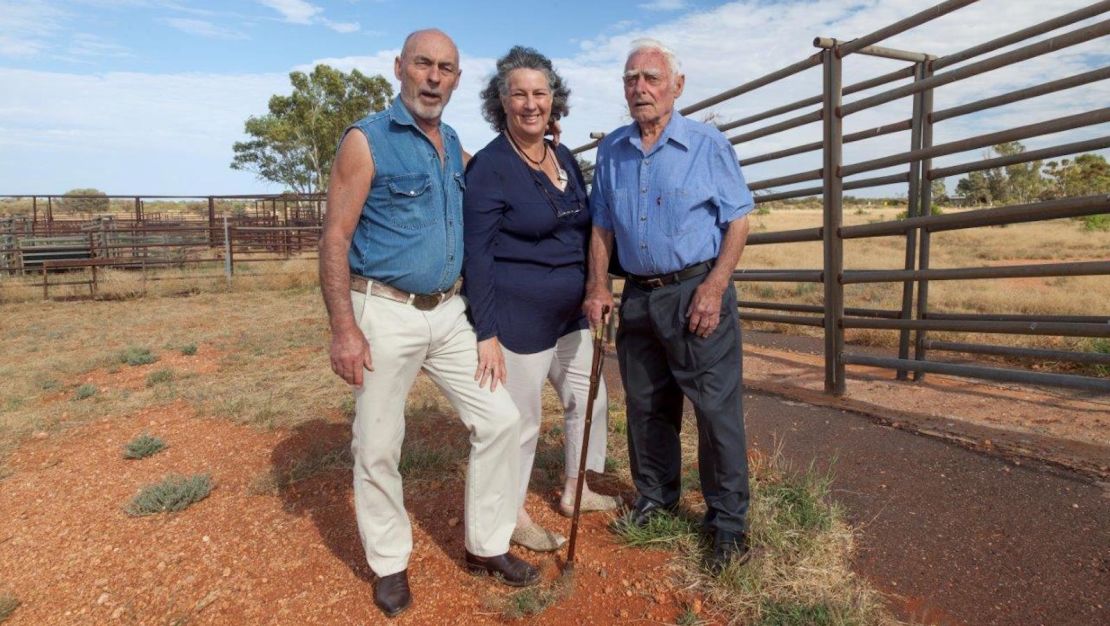 Ashley, Lyndee and Peter Severin, who run Curtin Springs Station. Peter Severin helped fit the chain on Uluru in the early 1960s. 