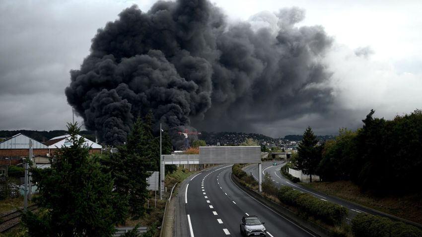 A picture taken on September 26, 2019 shows smoke billowing from a Lubrizol factory classified SEVESO high-threshold site on fire in Rouen. - Residents of twelve towns including Rouen have been asked to stay at home after a fire broke out at a Lubrizol factory classified SEVESO high-threshold site, according to the prefect of Normandy. (Photo by Philippe LOPEZ / AFP)        (Photo credit should read PHILIPPE LOPEZ/AFP/Getty Images)
