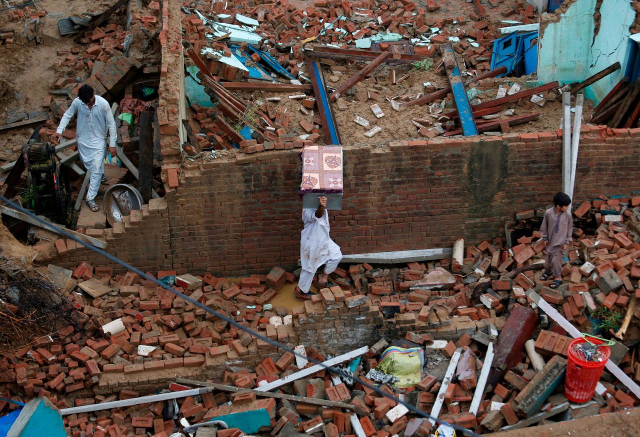 People recover belongings from the rubble of their damaged homes after <a href="https://www.cnn.com/2019/09/24/asia/earthquake-new-mirpur-intl/index.html" target="_blank">an earthquake hit Pakistani-controlled Kashmir</a> on Wednesday, September 25. At least 20 people were killed and hundreds were injured.