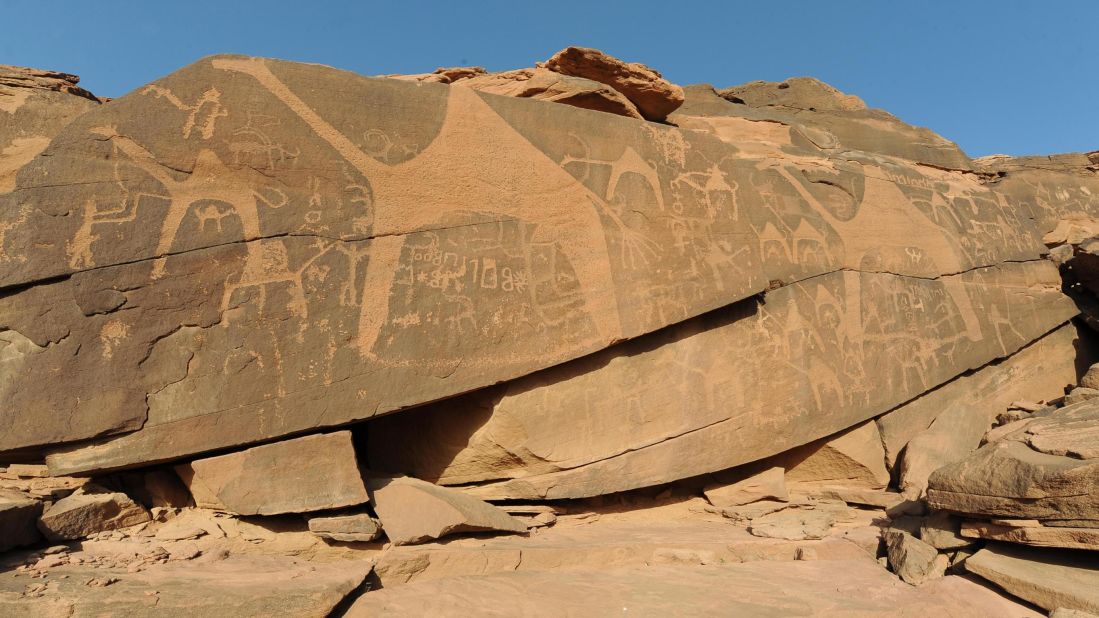 <strong>Rock Art: </strong>Another UNESCO attraction is the rock art, some of it dating back 10,000 years, which is found in the desert at Jabel Umm Sinman.