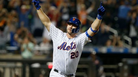 Pete Alonso of the Mets celebrates his third-inning home run against the Atlanta Braves.