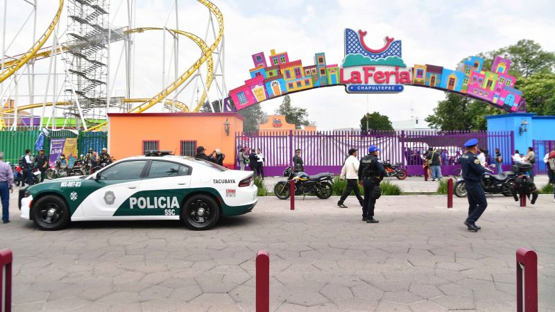 2 people killed when roller coaster derails during ride