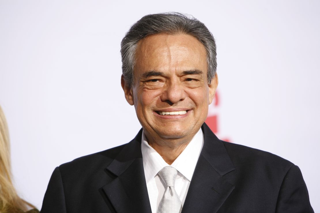 José José fans gather to honor the deceased musician in Mexico City