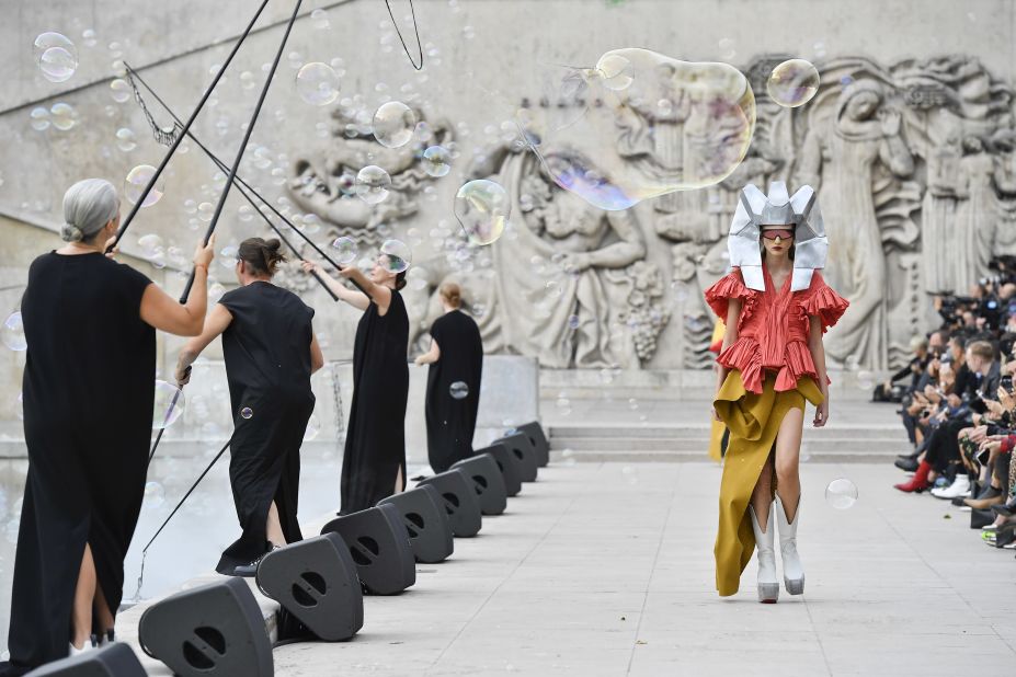 Click through the rest of the gallery to see the best moments from Paris Fashion Week.