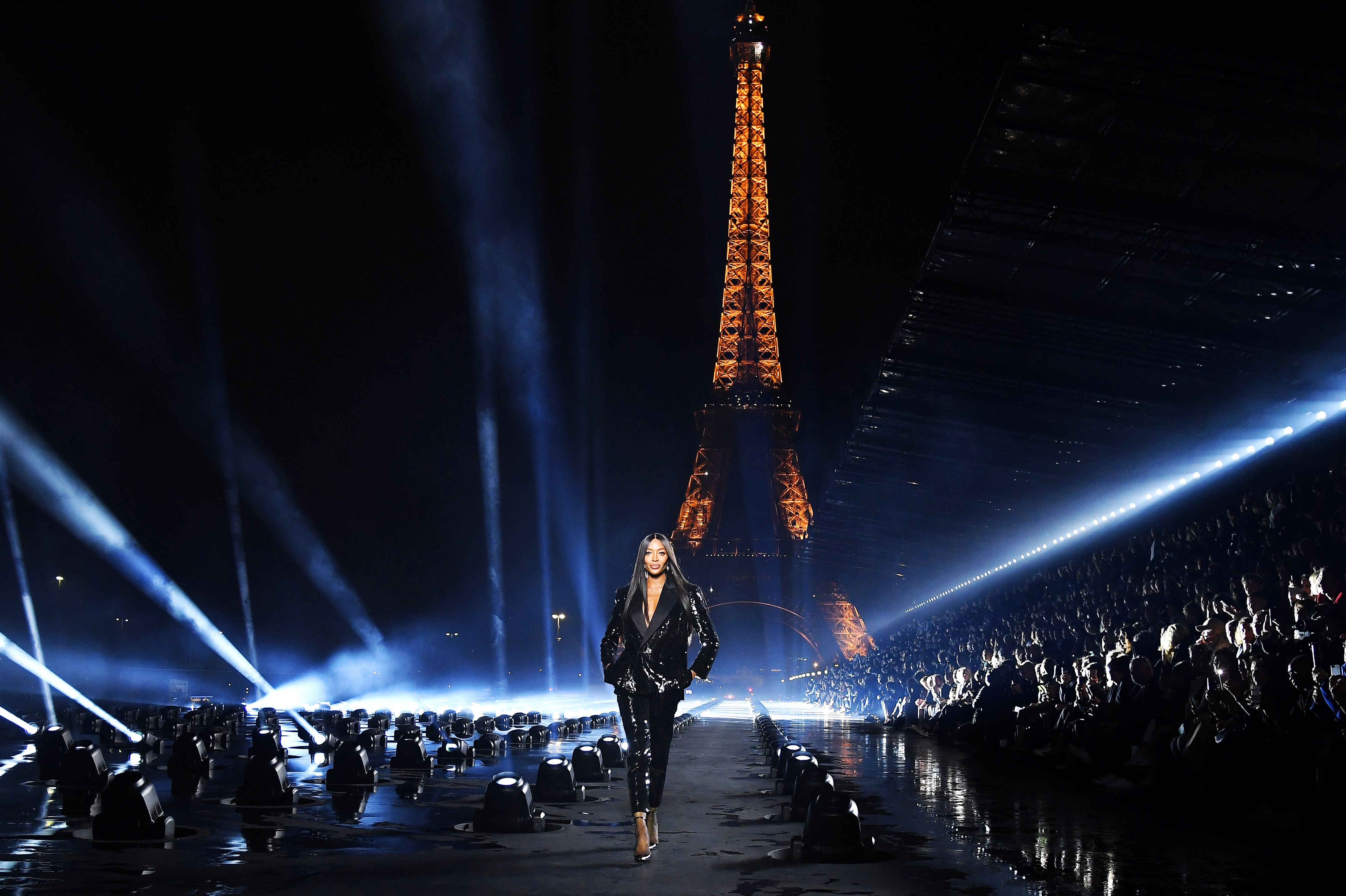 Gigi Hadid marches gatecrasher off the Chanel catwalk - BBC News