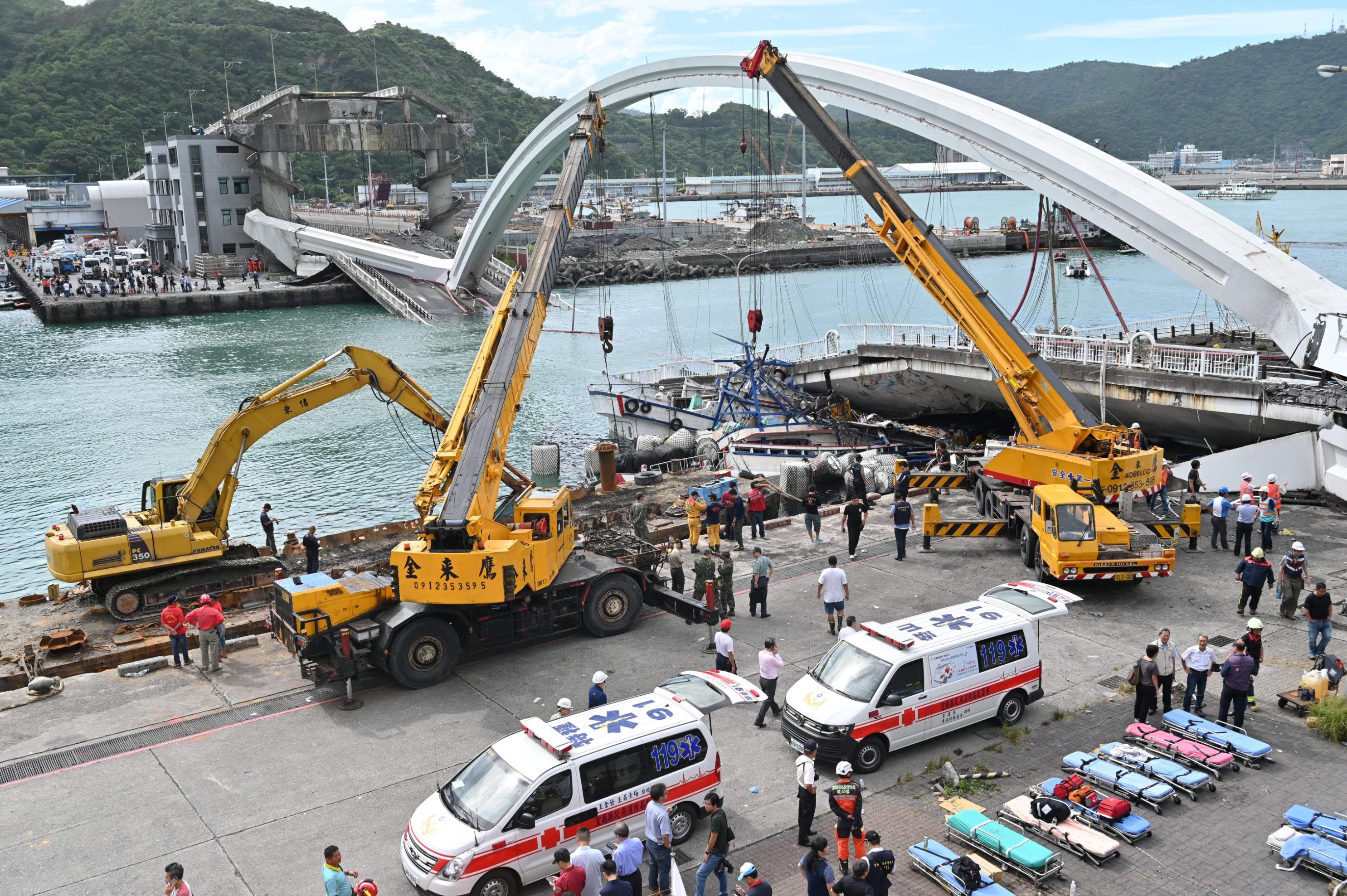 Taiwan Bridge Collapses Sending Truck Plunging Onto Fishing Boats Cnn