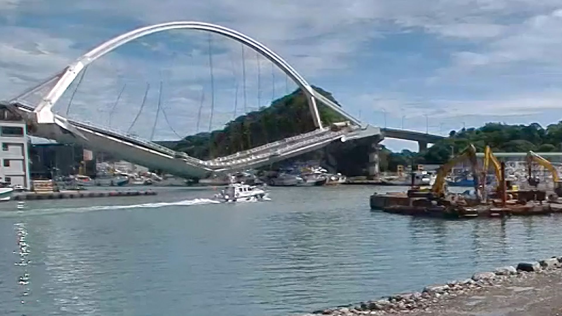 Collapsing Bridge Collapsing Bridge