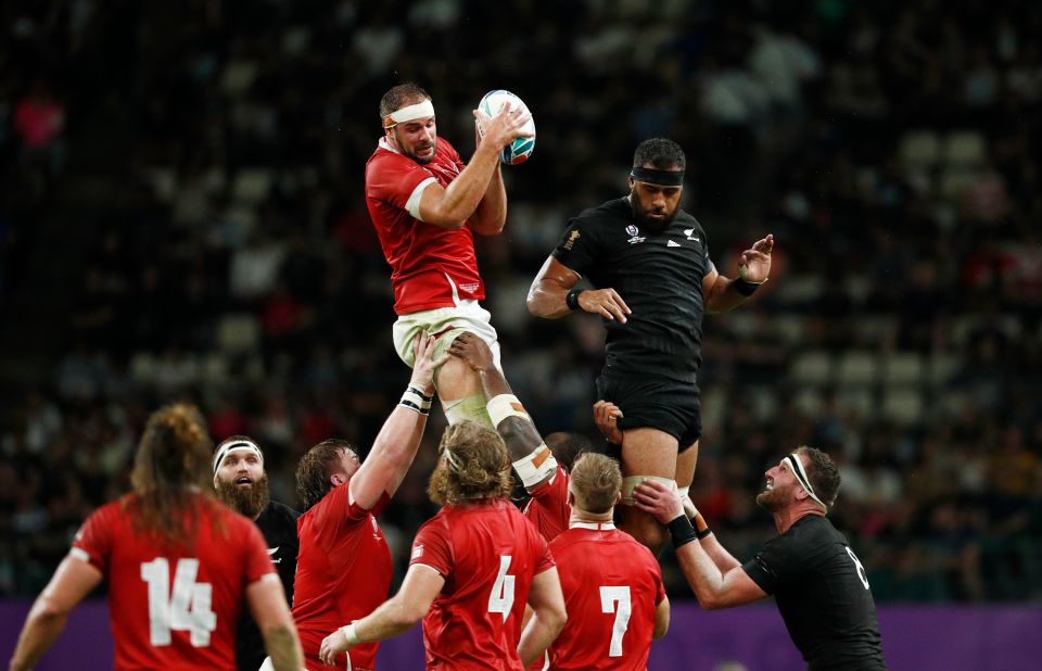 While Canada struggled with their set pieces all evening, Tyler Ardron did win this lineout.