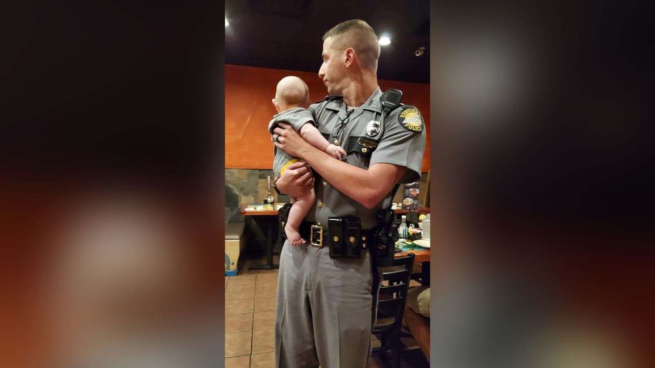 Kentucky State Trooper Aaron Hampton held a fussing baby so his mother could finish her meal.
