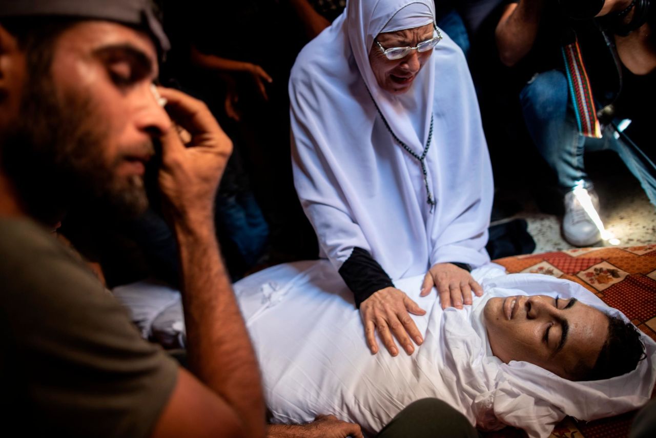 Relatives of Saher Othman mourn over his body Saturday, September 28, during his funeral in the Rafah refugee camp in Gaza. Gaza's Health Ministry said Othman, 20, was killed byIsraeli gunfire during protests along the Gaza-Israel border. A spokeswoman for the Israeli military <a href="https://www.reuters.com/article/us-israel-palestinians-protests/israeli-troops-kill-man-in-gaza-protests-palestinian-health-ministry-idUSKBN1WC29I" target="_blank" target="_blank">told Reuters</a> that protesters were throwing firebombs and explosive devices at troops.