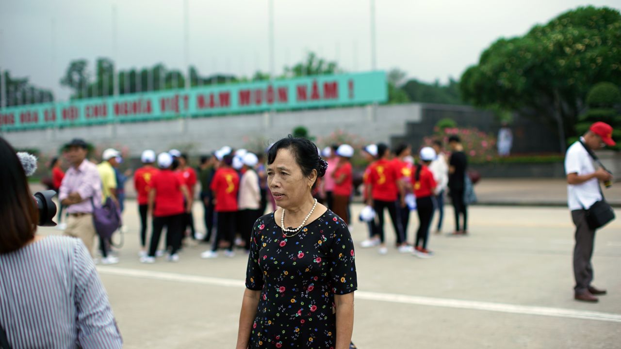 Tran Thi Bao traveled overnight by bus to visit the Ho Chi Minh Mausoleum.