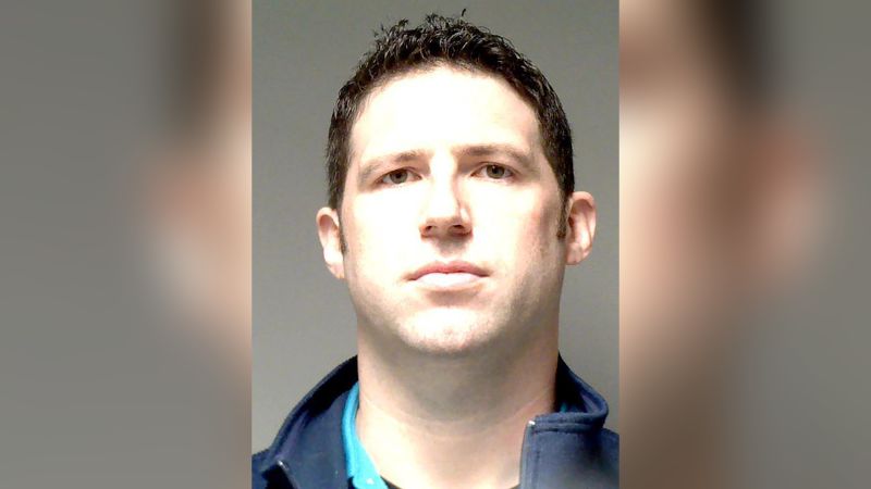Michigan school resource officer sentenced to 1 year in jail for sexually assaulting 3 high school students pic