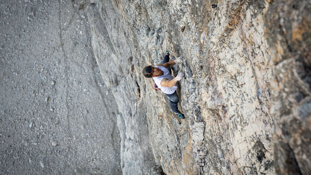 Arnold climbed the same route three times with ropes before attempting the free solo. 