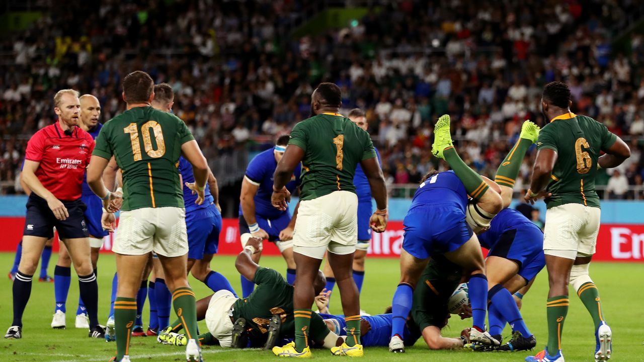 Andrea Lovotti is red carded for a dangerous challenge on Duane Vermeulen.