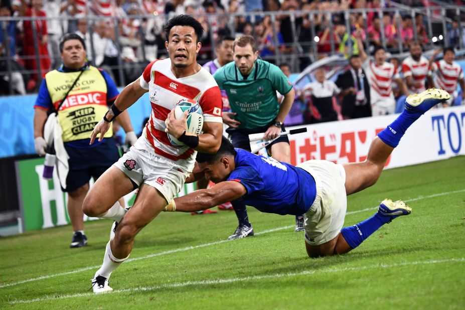 Japan's wing Kenki Fukuoka charges clear to score the third try for the Brave Blossoms. 