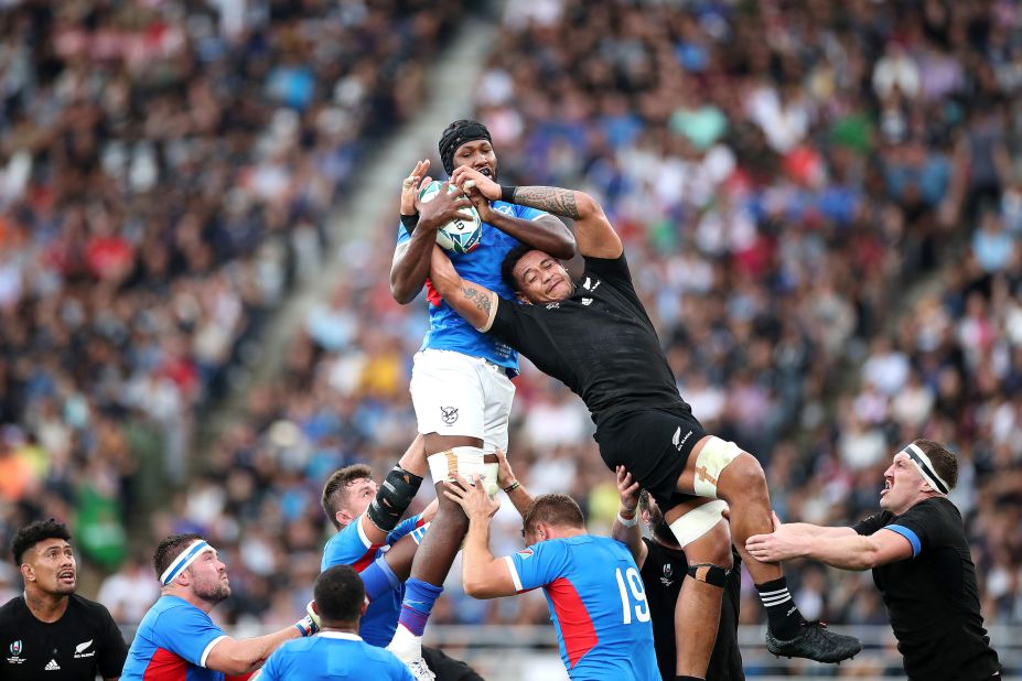 Tjiuee Uanivi of Namibia and Shannon Frizell of New Zealand compete at a line out.