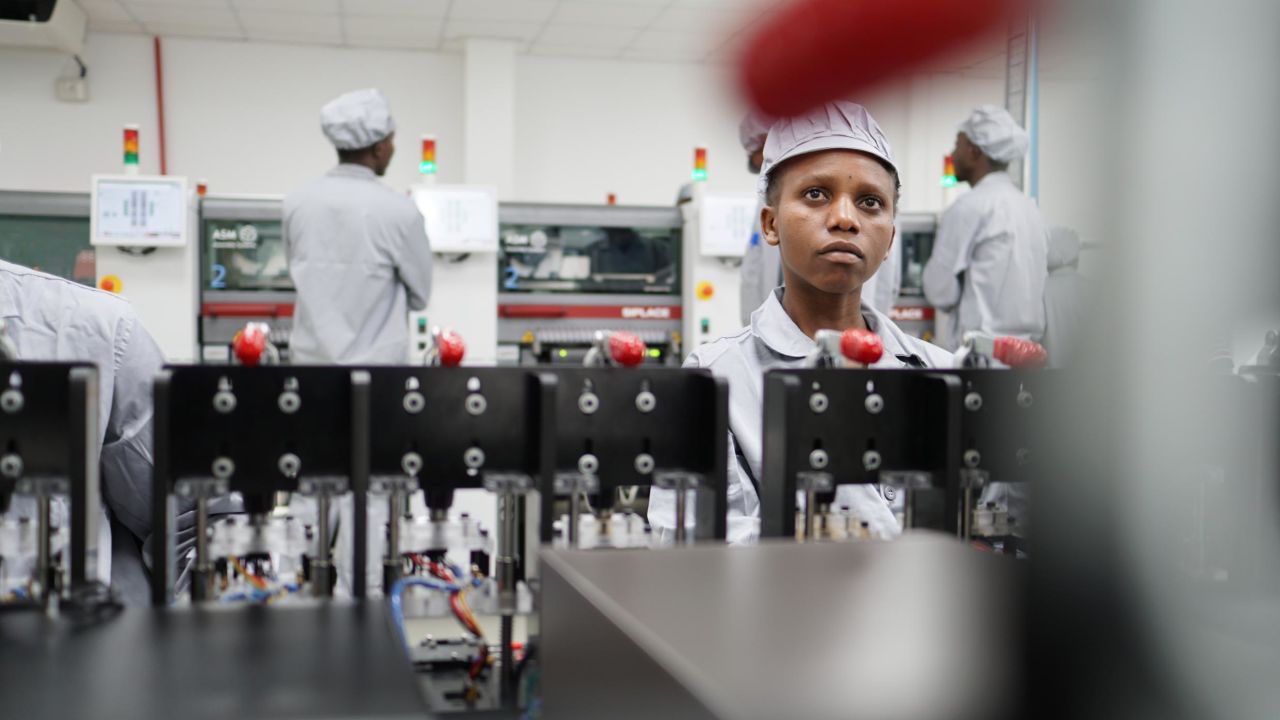 The factory currently employs around 200 people, of which 90% are Rwandan and 60% are women.