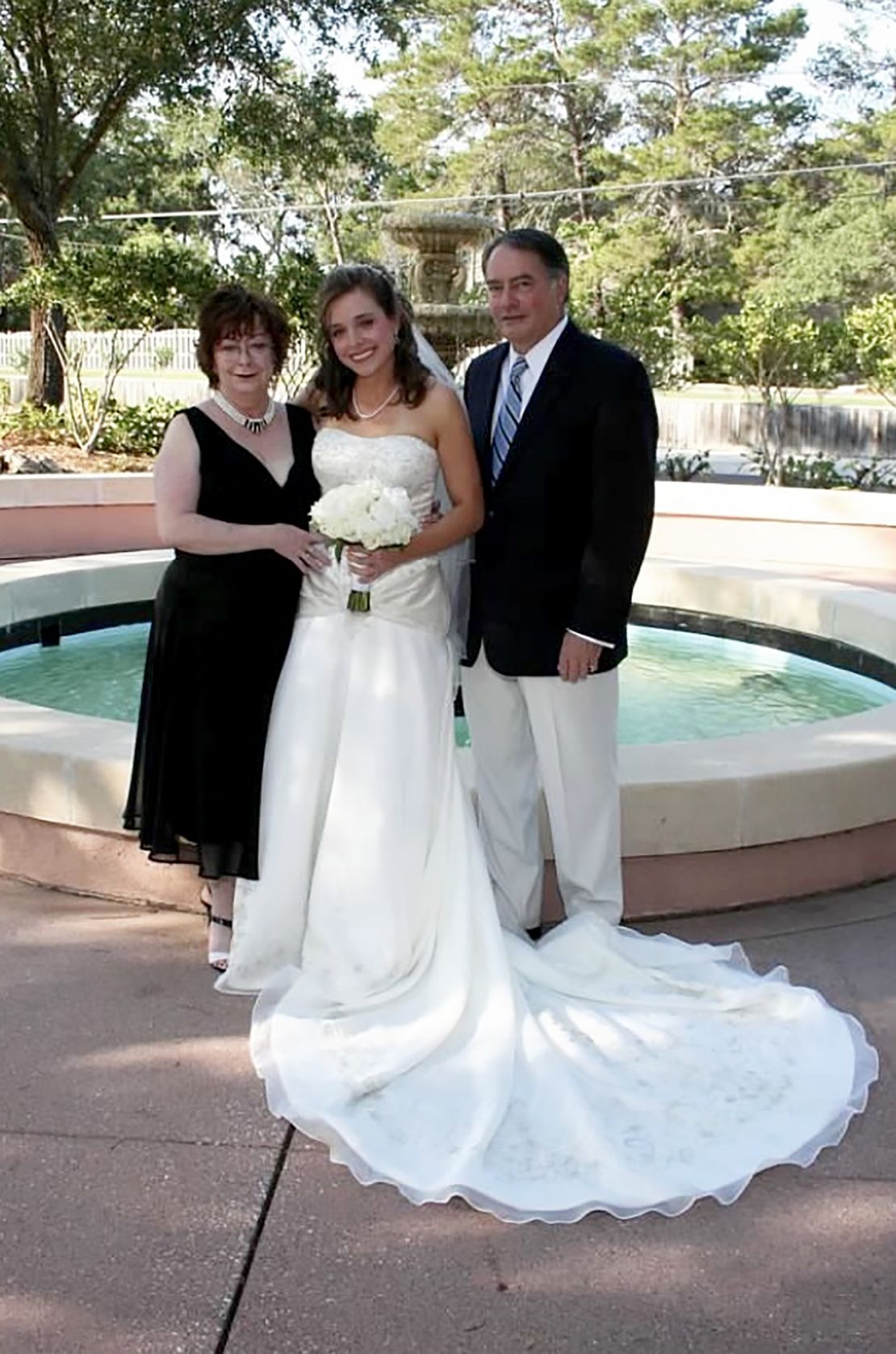 Melisa Raney poses with her parents.