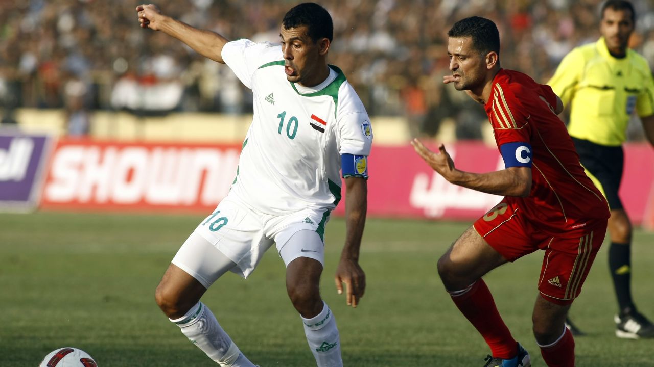 Iraq's Yunis Mahmud (L) challenges Jordan's Bashar Mohammed Amin Mustafa during their 2014 World Cup qualifying clash in Erbil on September 2, 2011. 
