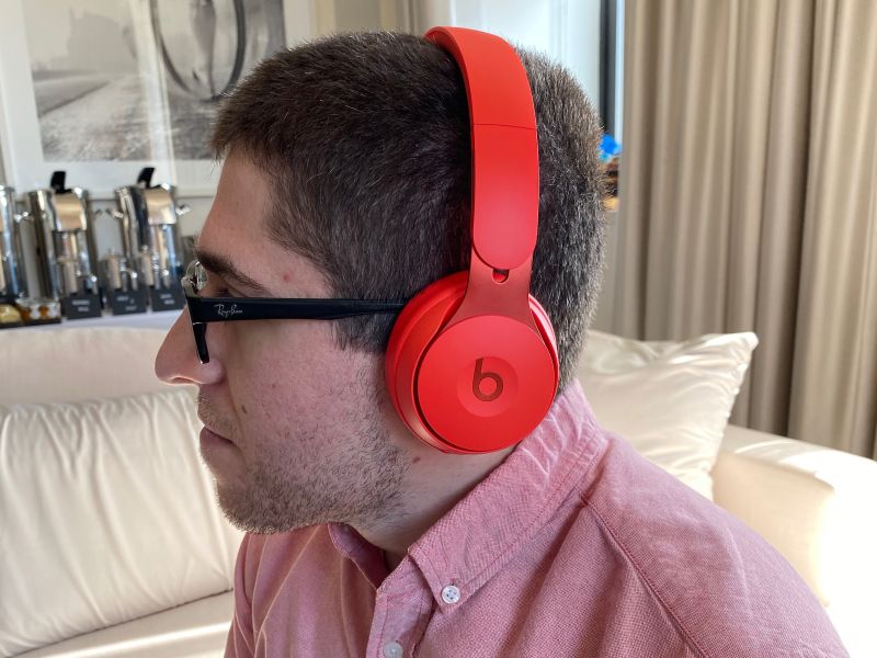 Beats Solo Pro red