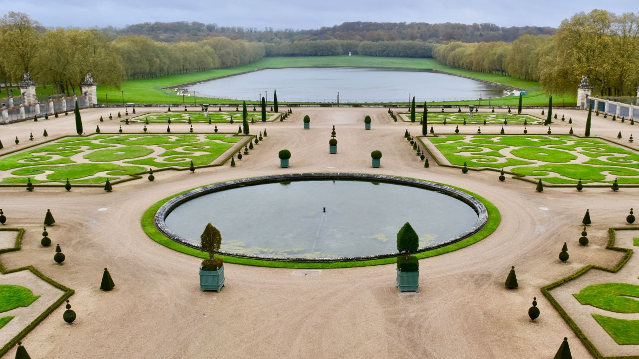 The new hotel at Versailles will overlook La Pièce d'Eau des Suisses, seen in the background.