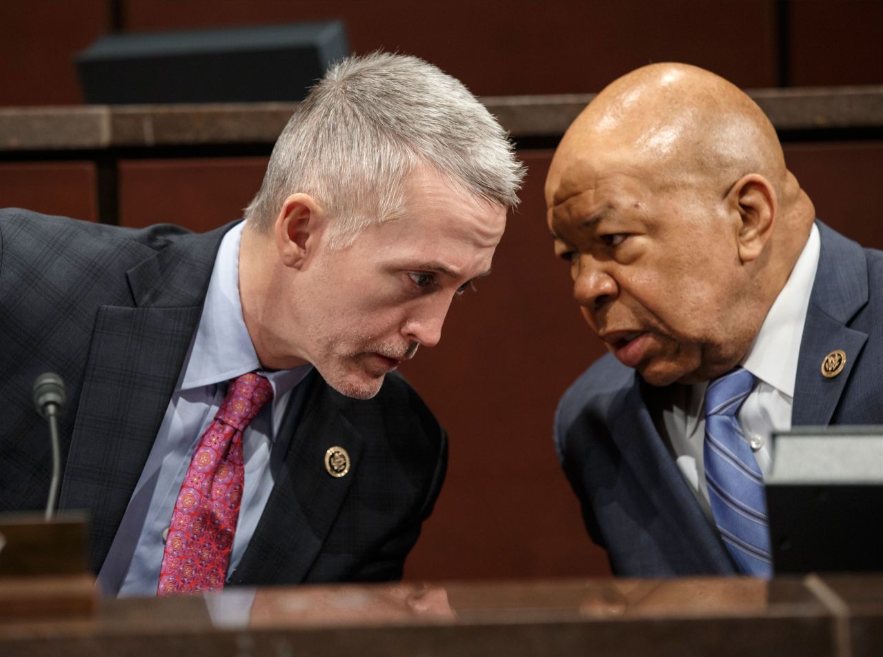US Rep. Trey Gowdy confers with Cummings in January 2015, at the start of a public hearing to investigate the 2012 attacks on the US Consulate in Benghazi, Libya.
