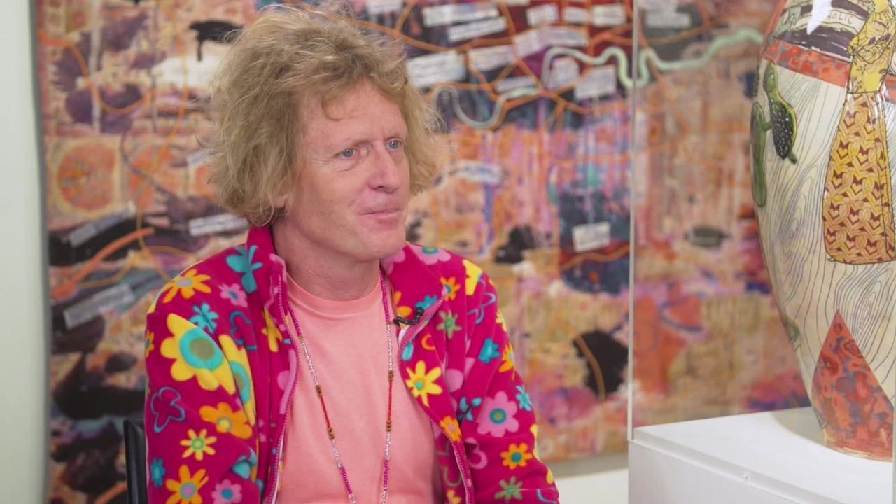 intv amanpour grayson perry super rich_00052222.jpg