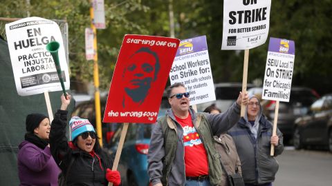 Teachers picket at Joyce Kilmer Elementary School on the second day day of a teacher strike in Chicago, Illinois, U.S., October 18, 2019. REUTERS/John Gress