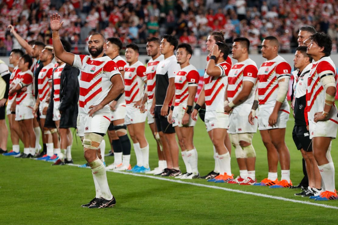 Japan's captain Michael Leitch (front) leads his team in thanking the home fans for their support.