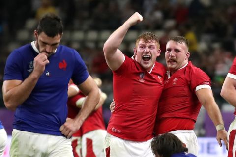 Aaron Wainwright celebrates with teammates after Wales' 20-10 quarterfinal win over France.
