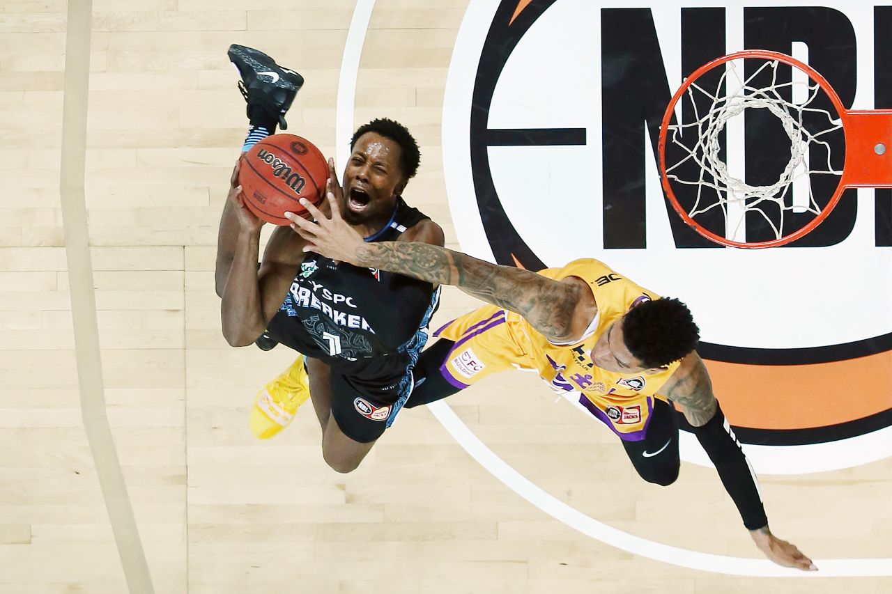 Scotty Hopson of the New Zealand Breakers drives to the basket against Didi Louzada of the Sydney Kings during their round three NBL match at Spark Arena in Auckland, New Zealand, on October 20.