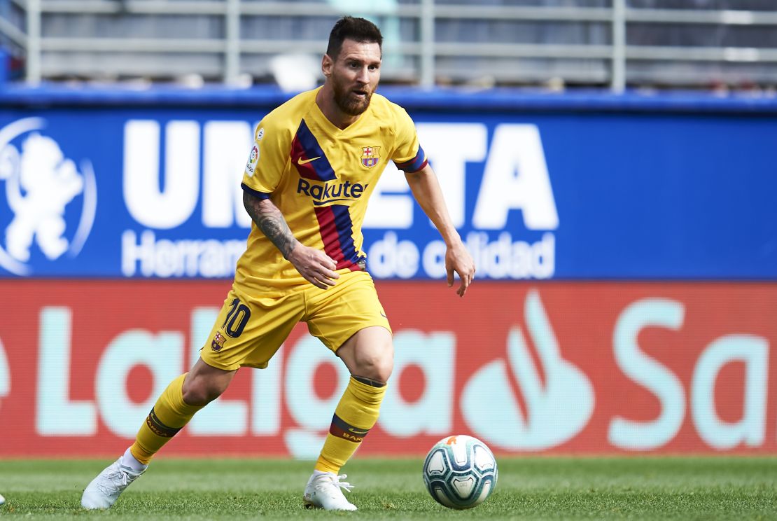 Lionel Messi scored Barcelona's second goal as it beat Eibar. 