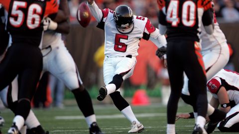 Andersen kicks a 39-yard field goal for the Atlanta Falcons against the Cincinnati Bengals.