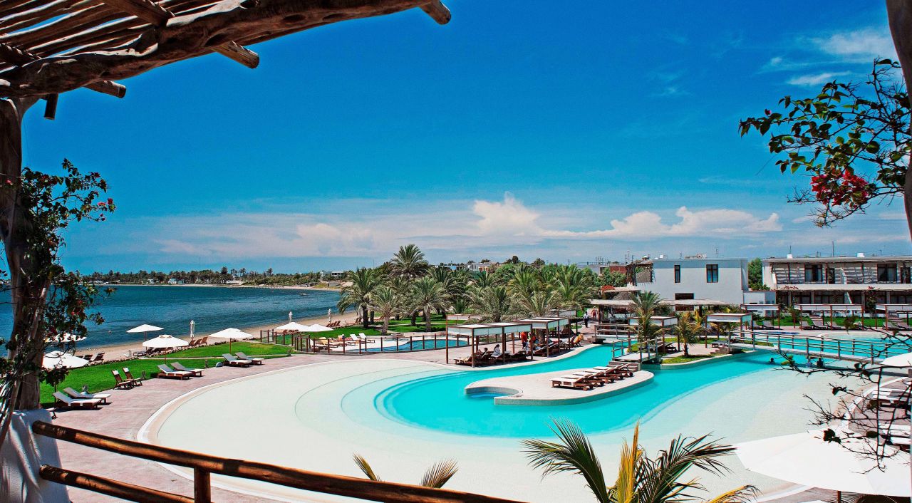 <strong>La Hacienda Bahía Paracas:</strong> The elegant four-star La Hacienda Bahia Paracas hotel boasts an oceanside location with incredible views of Paracas Bay.