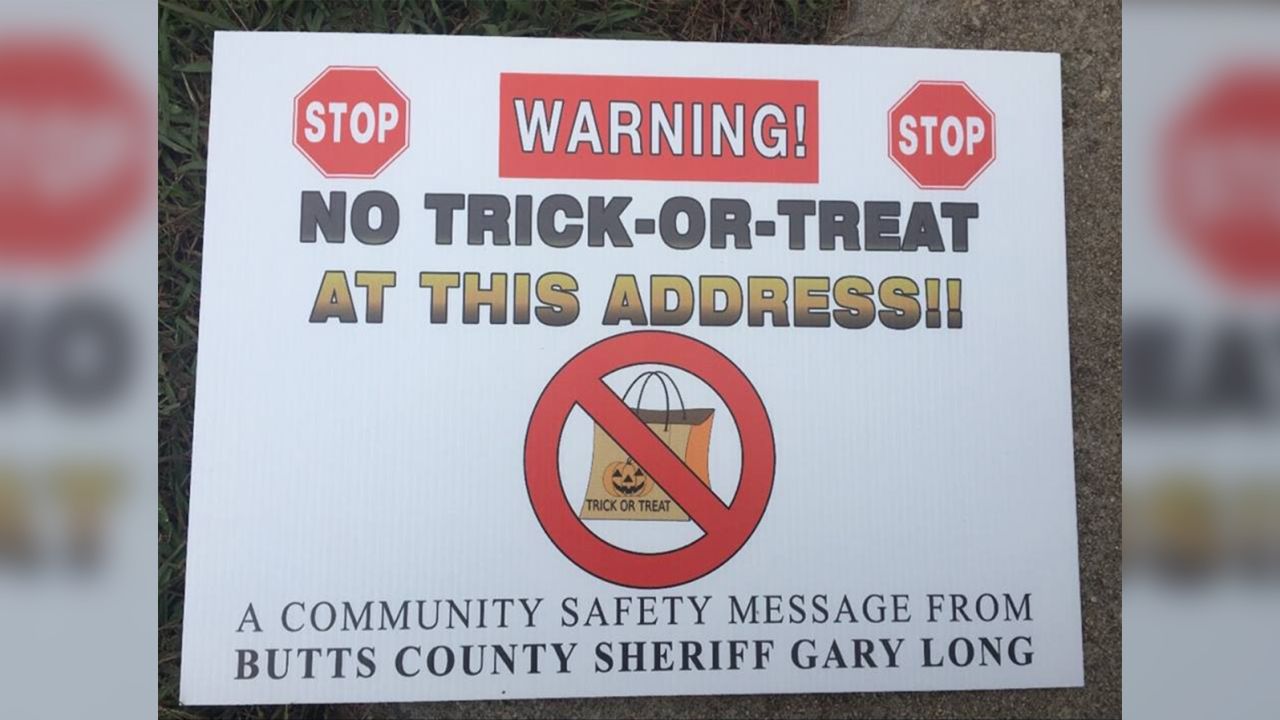sex offenders sue sheriff halloween sign trnd