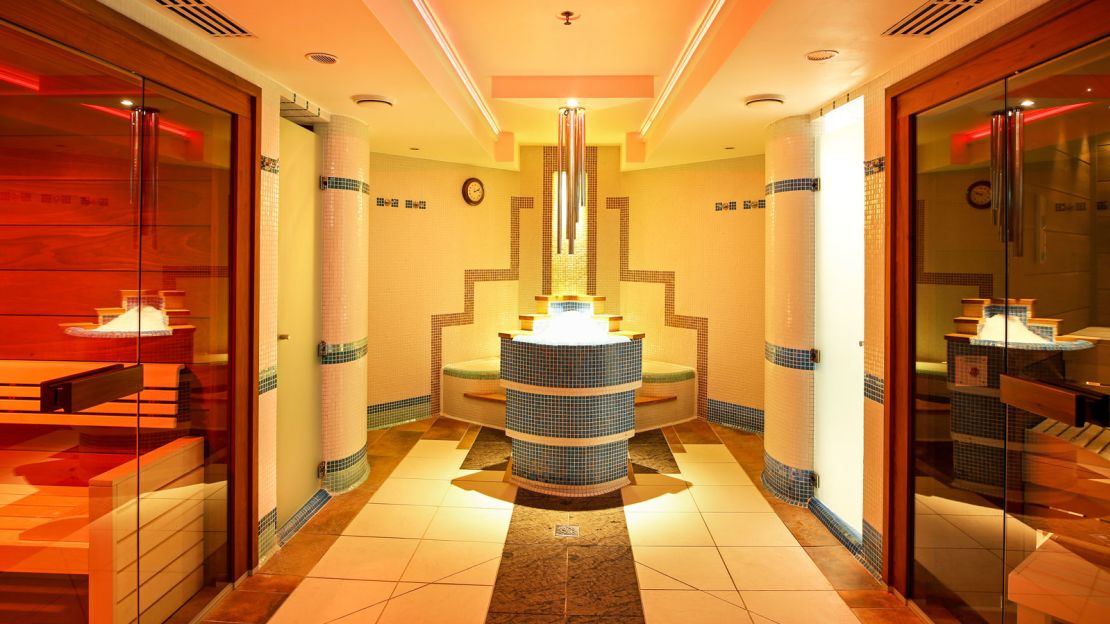 Kempinski The Spa feaures Finnish and bio saunas, a steam room, a Kneipp-bench, and a tepidarium.
