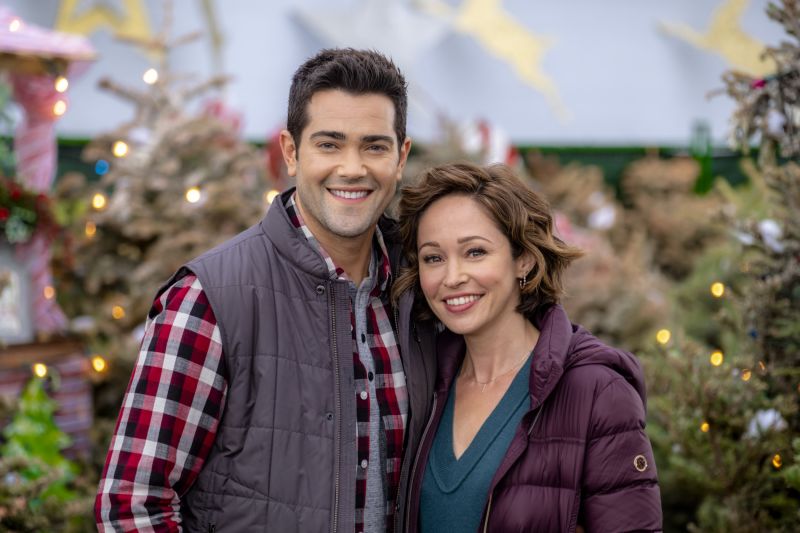 Hallmark Is Bringing Back Its Christmas Movie Marathon To Help Your ...