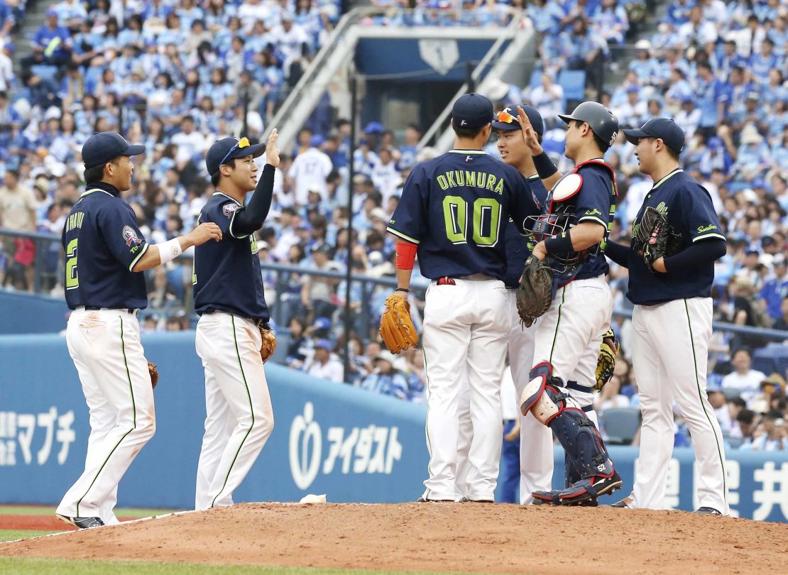 The Yakult Swallows celebrate ending their own record-tying losing streak at 16 games.