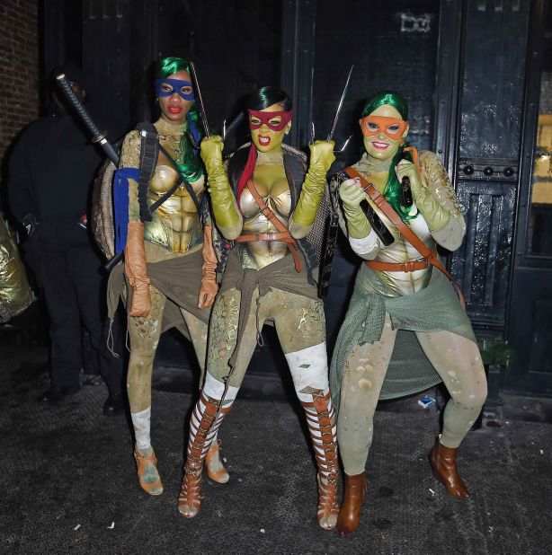 Rihanna and friends chose a group costume in 2014, dressing as Teenage Mutant Ninja Turtles.