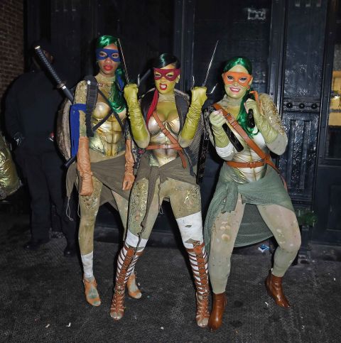 Rihanna and friends chose a group costume in 2014, dressing as Teenage Mutant Ninja Turtles.