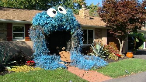 A woman in Pennsylvania turned the entrance of her home into Cookie Monster for Halloween.