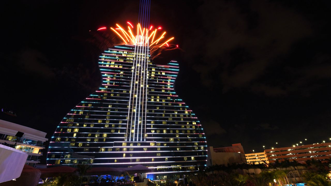 02 Guitar-shaped hotel Seminole Hard Rock Hotel Casino Hollywood
