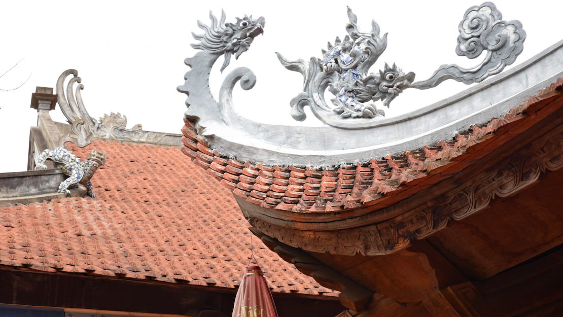 Dong Ngac's Thu Khanh temple is more than 350 years old. 