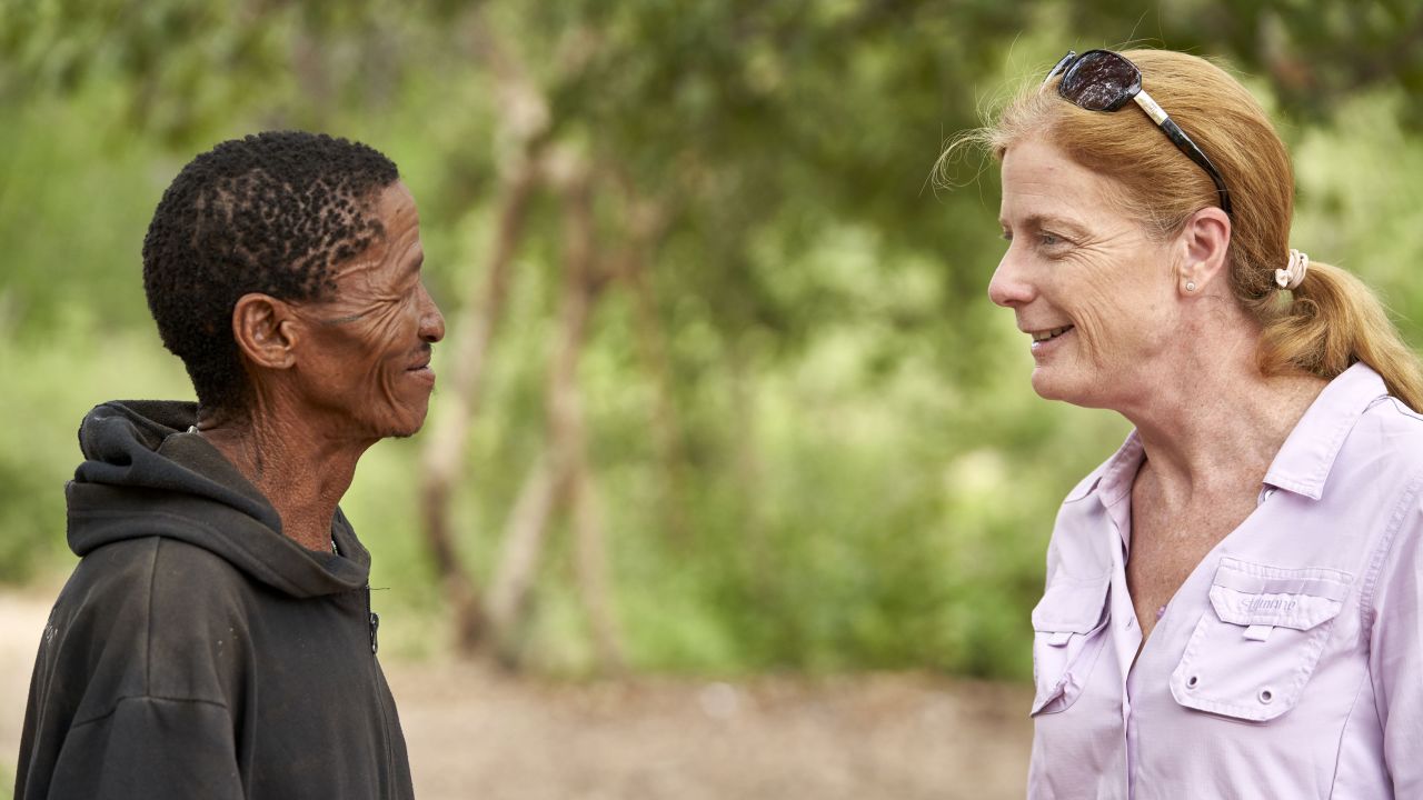 Study author Vanessa Hayes chats with Headman ǀkun ǀkunta from an extended Ju/'hoansi family. She has been visiting ǀkun and his extended family for over a decade. They shared their blood samples to aid the study.