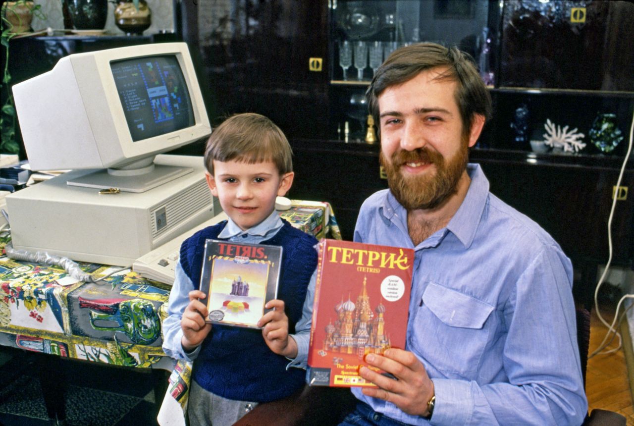 Pajitnov and his son with the UK and US PC versions of Tetris in 1989.